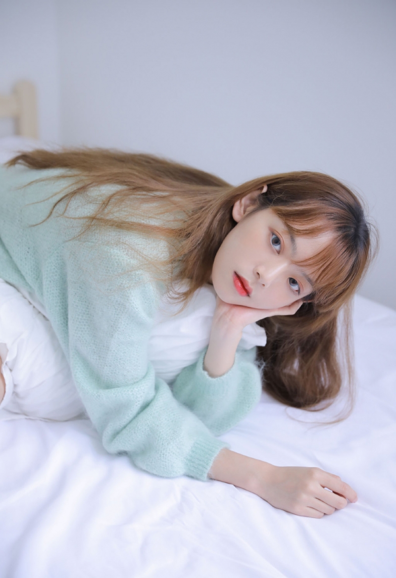 羊毛卷美眉清新秀气妹子图