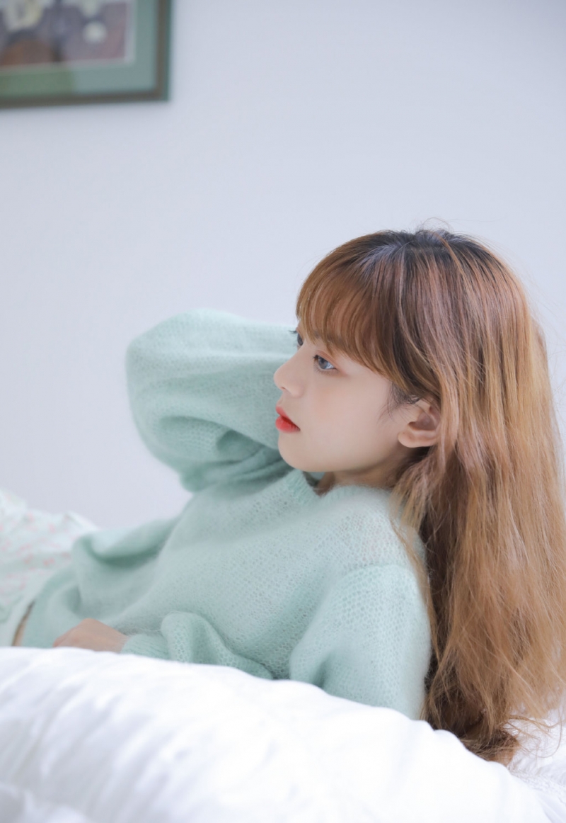羊毛卷美眉清新秀气妹子图