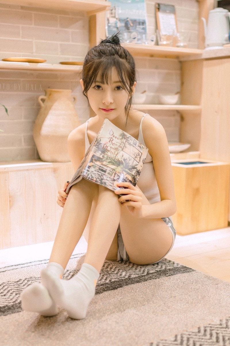 美女身材苗条细腿修长迷人写真