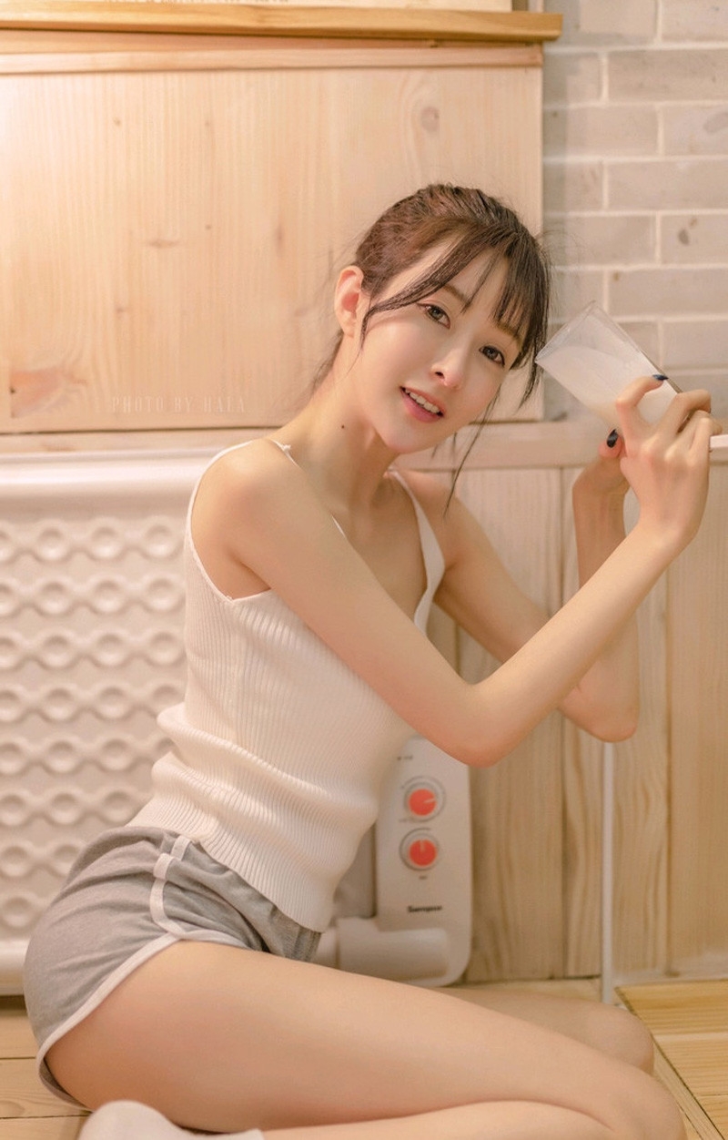 美女身材苗条细腿修长迷人写真