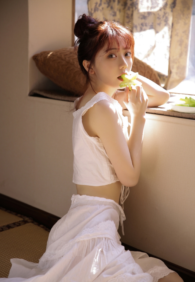 丸子头女生杏眼澄澈美女图