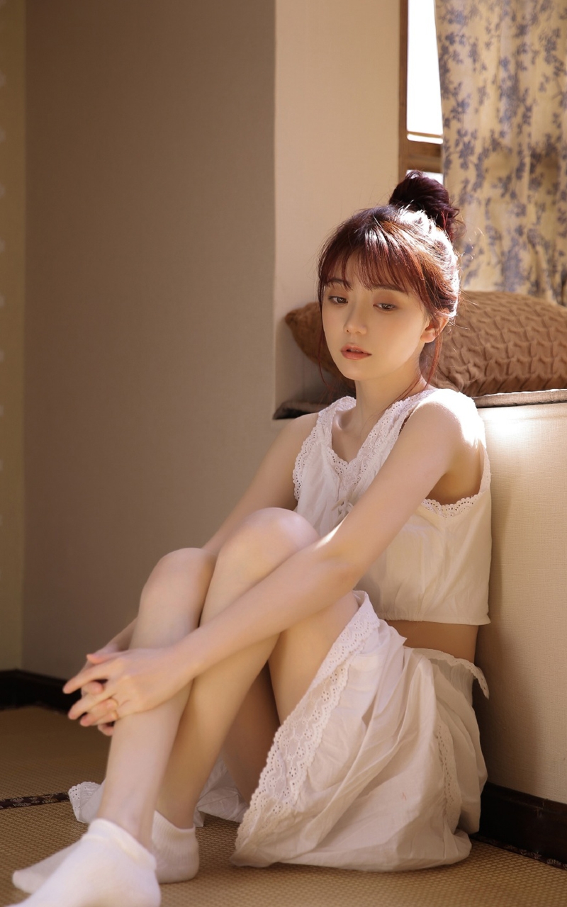 丸子头女生杏眼澄澈美女图