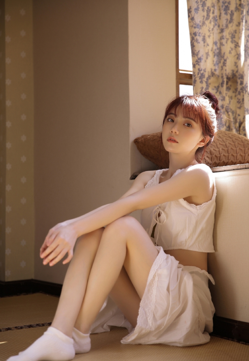 丸子头女生杏眼澄澈美女图