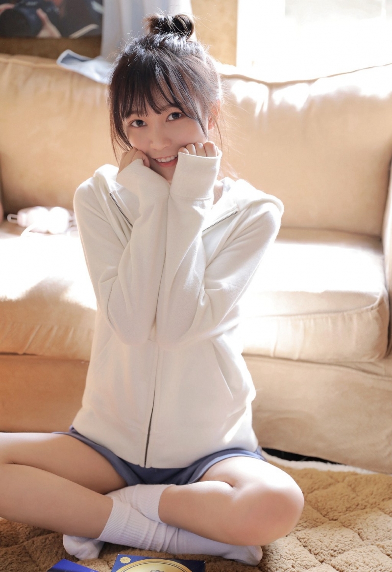 阳光小美女肌肤白皙减龄少女心壁纸