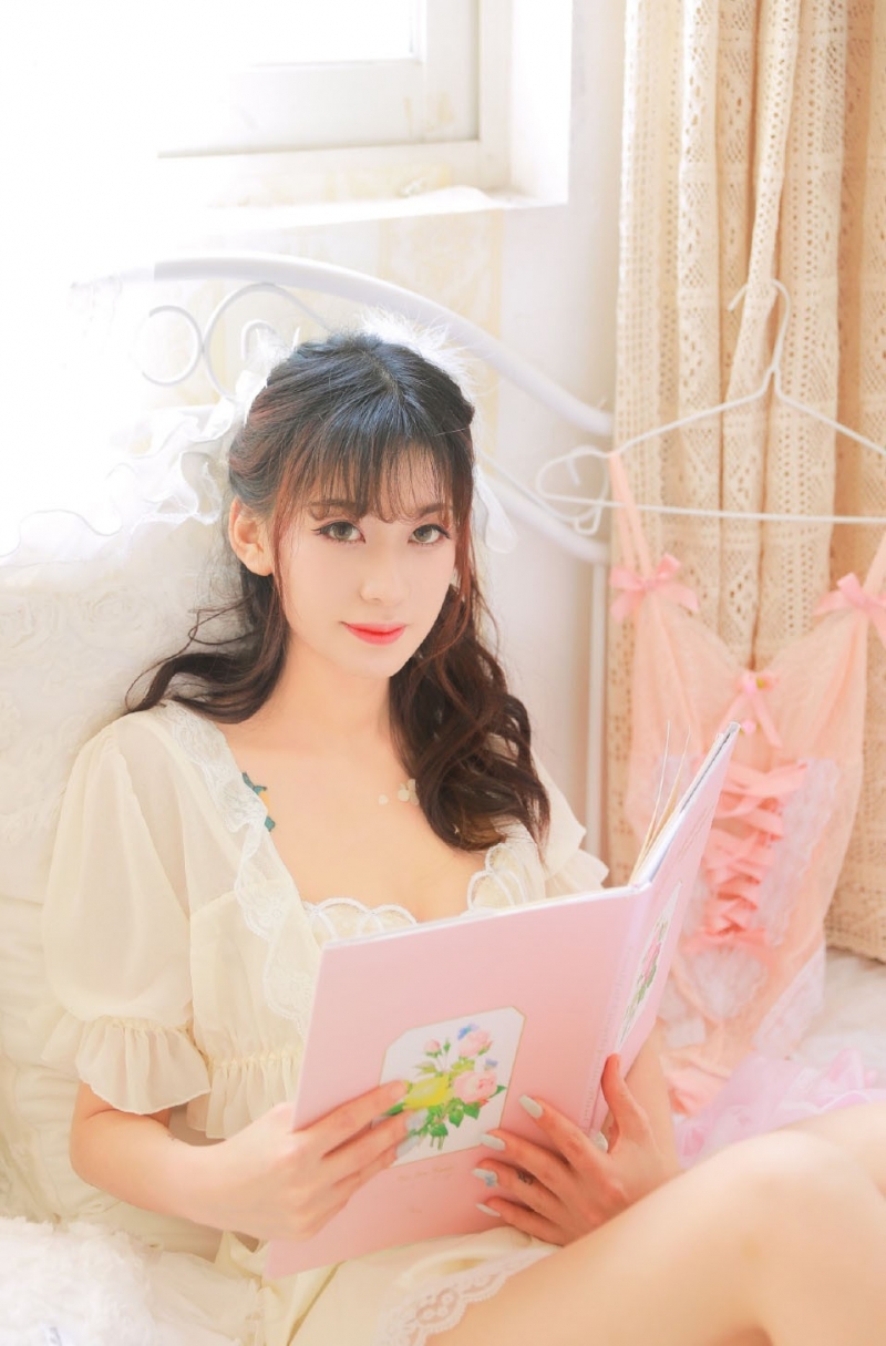 细腰小美女干净无害清纯妹子图