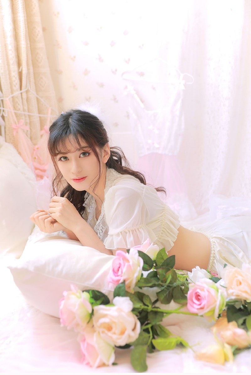 细腰小美女干净无害清纯妹子图