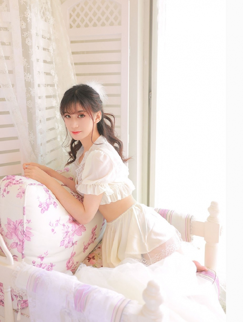 细腰小美女干净无害清纯妹子图