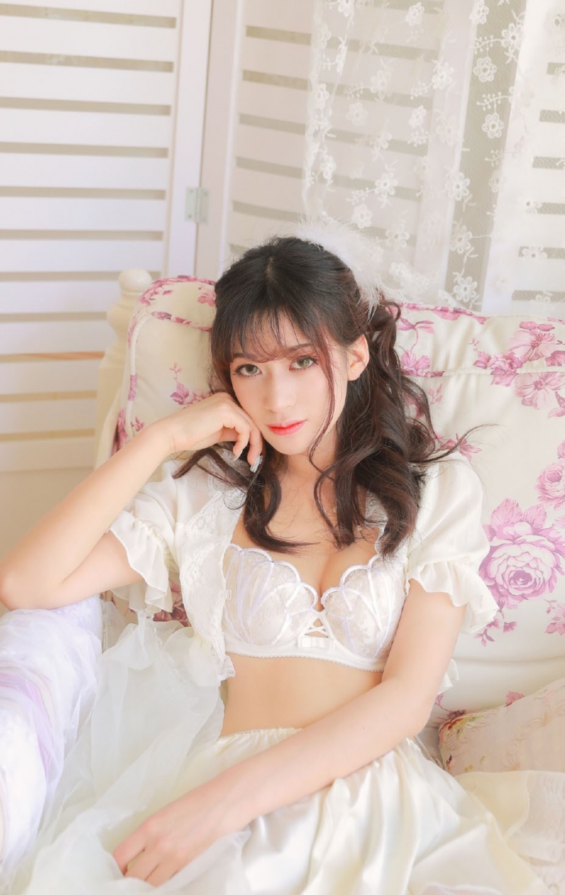 细腰小美女干净无害清纯妹子图