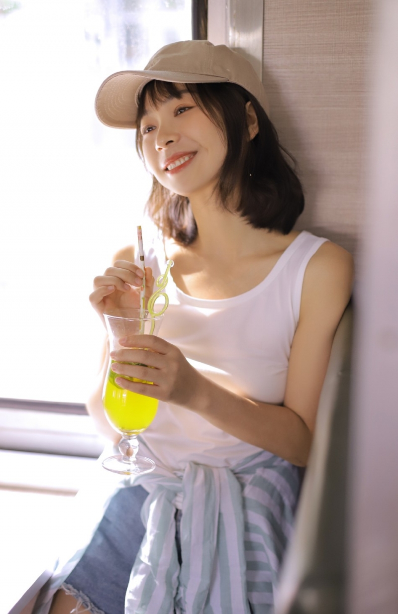 元气美女活力满满小清新图片