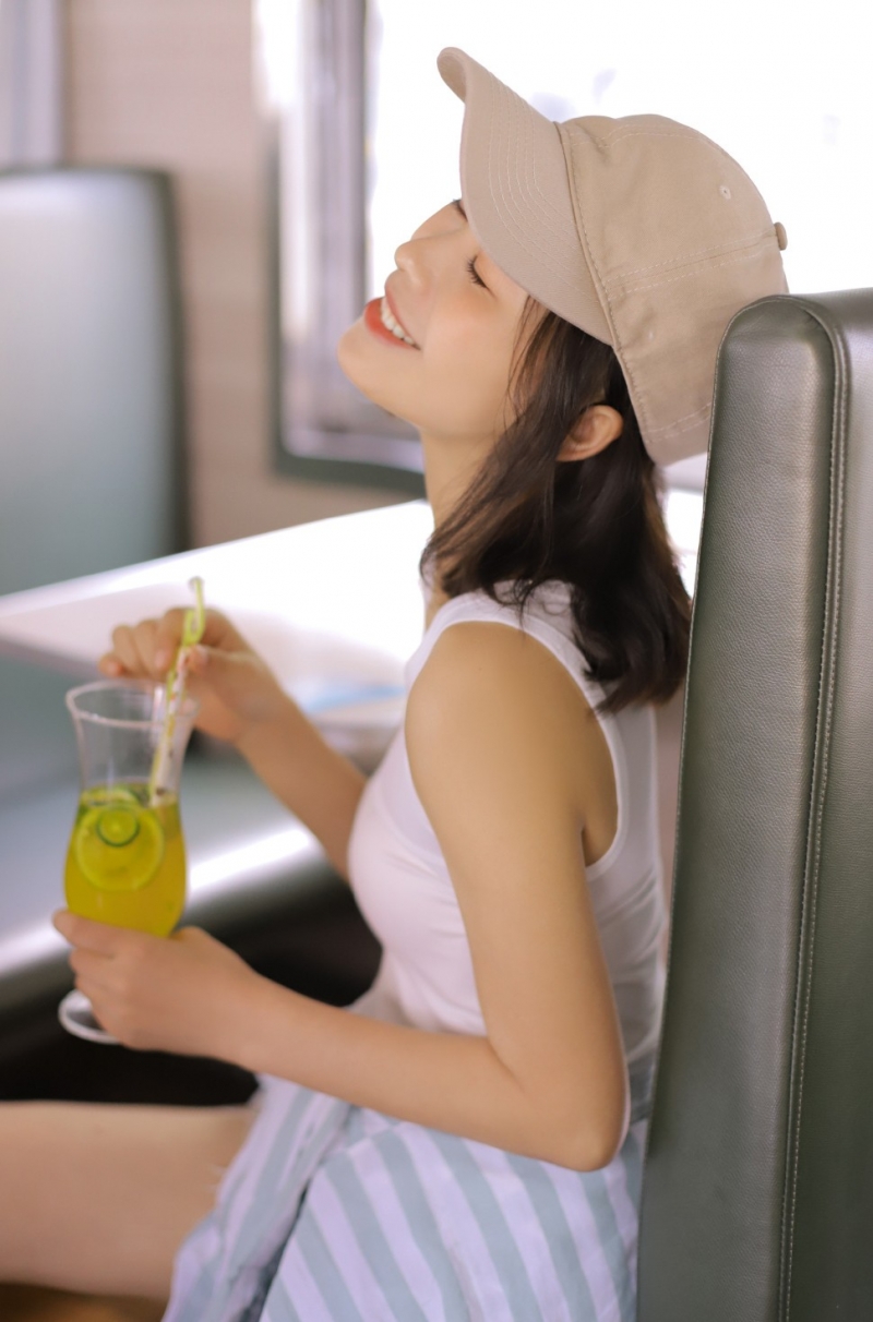 元气美女活力满满小清新图片