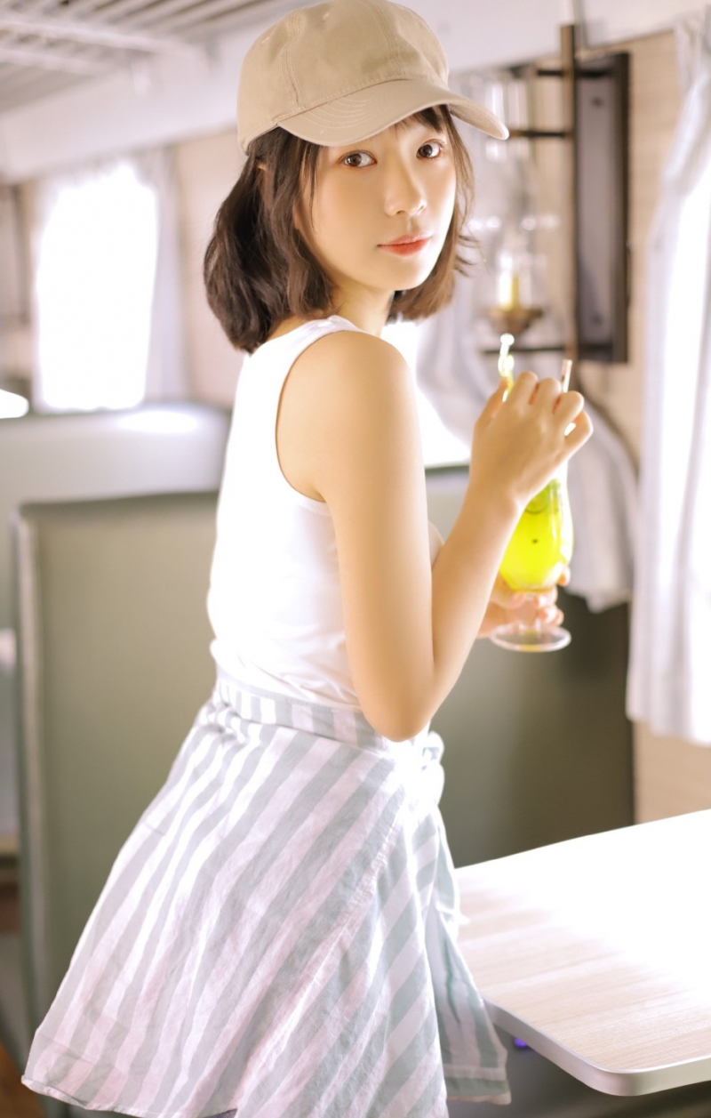 元气美女活力满满小清新图片