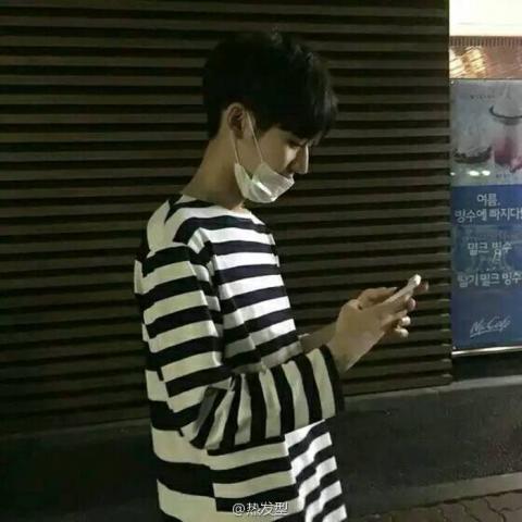 低调情侣头像一男一女 不像情侣头像