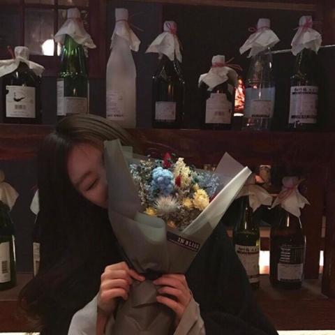 低调情侣头像一男一女 不像情侣头像