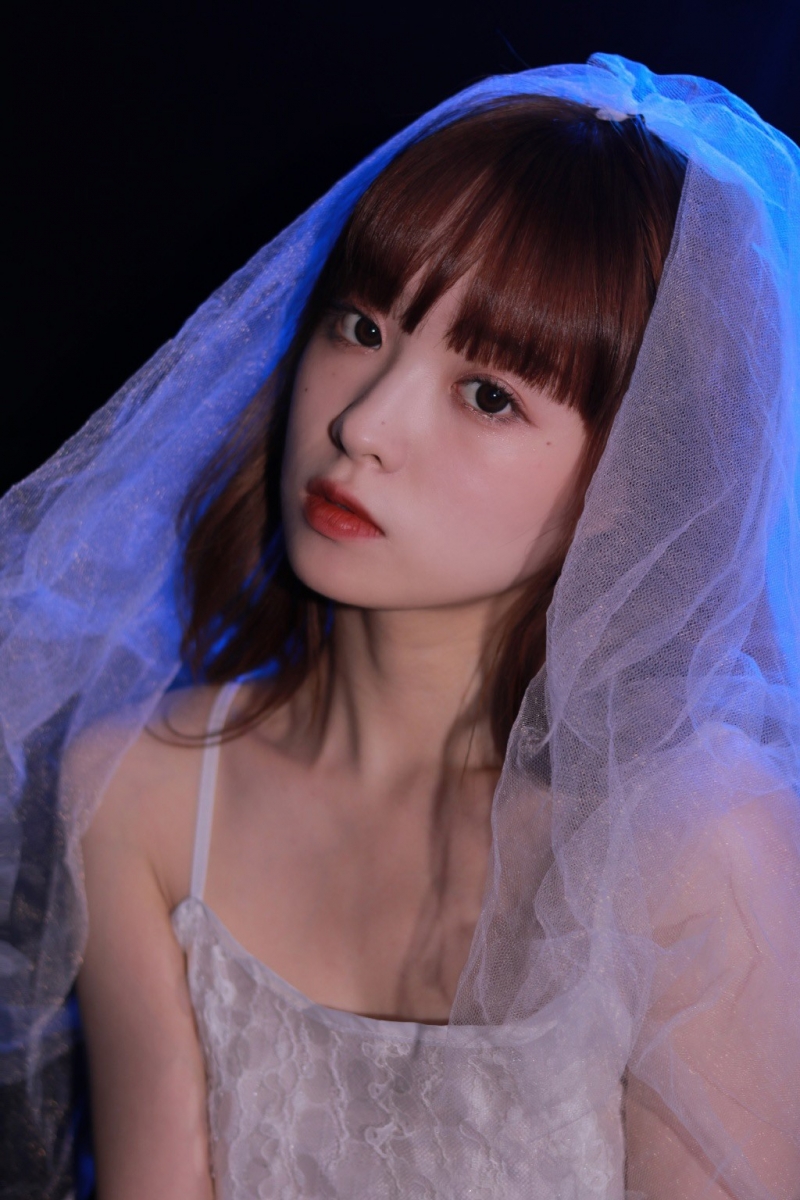 清纯少女锁骨精致白皙美女照片