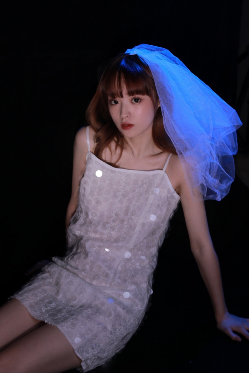 清纯少女锁骨精致白皙美女照片