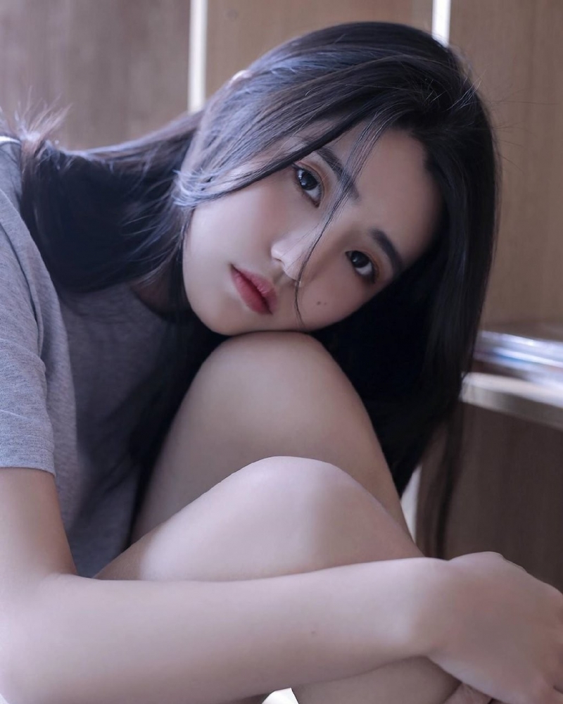 白净萌妹纸笑容甜美可爱图片