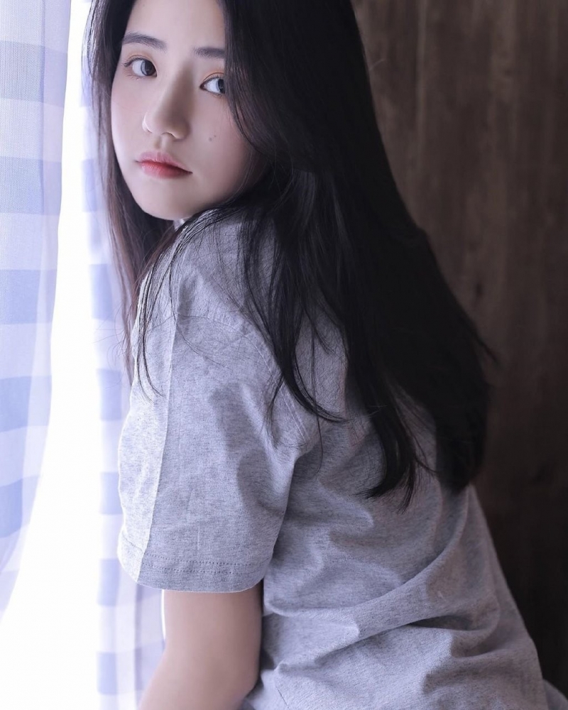 白净萌妹纸笑容甜美可爱图片