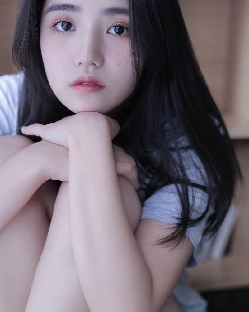 白净萌妹纸笑容甜美可爱图片