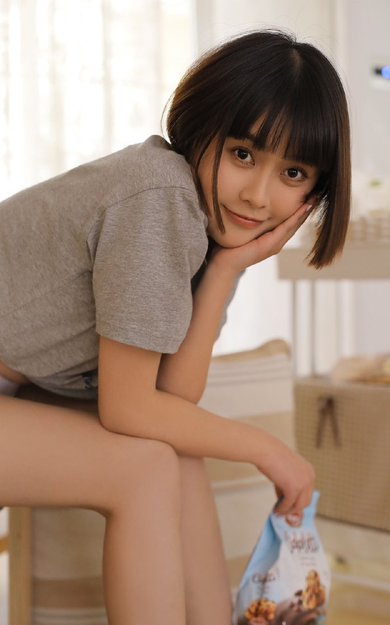 短发俏皮妹妹大眼清澈清纯写真