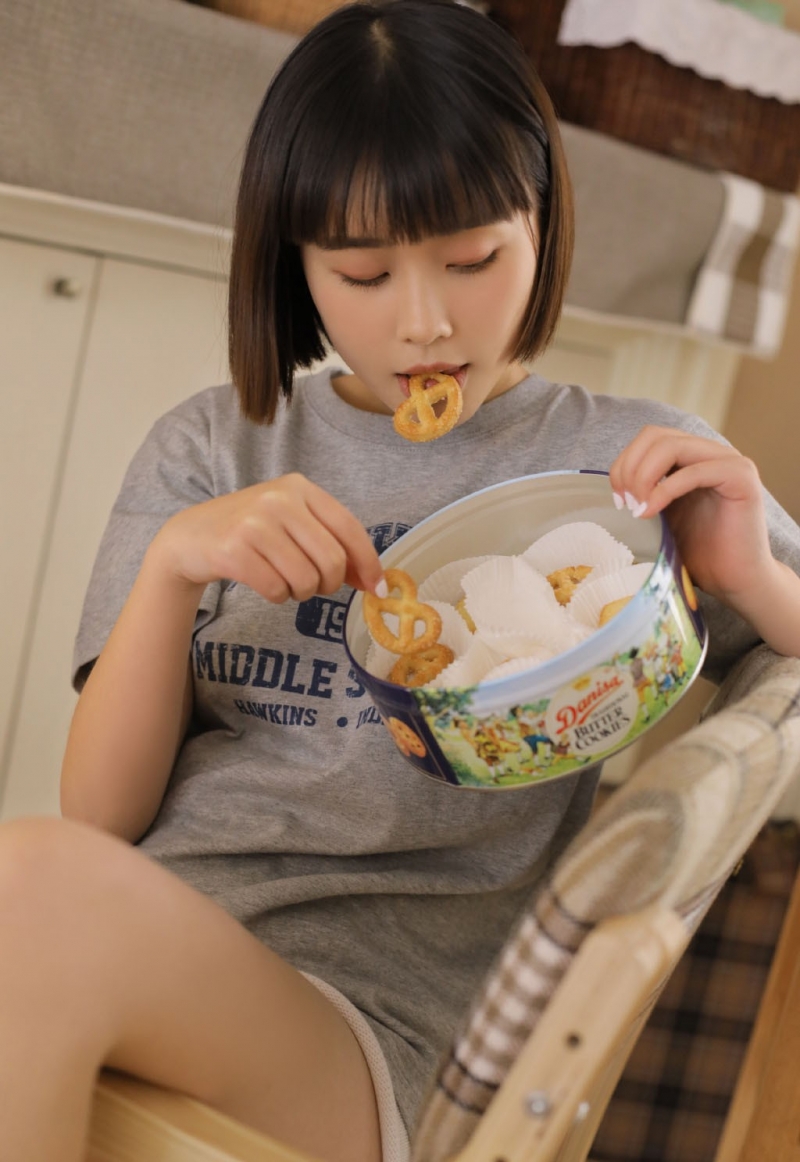 短发俏皮妹妹大眼清澈清纯写真