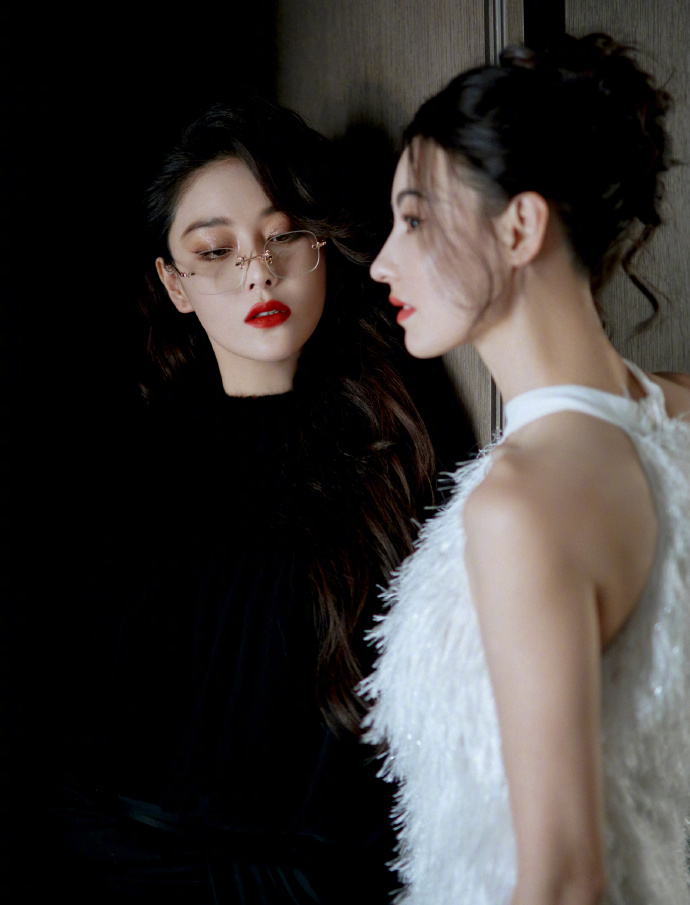 中国美女明星张馨予张柏芝合照怪好看的