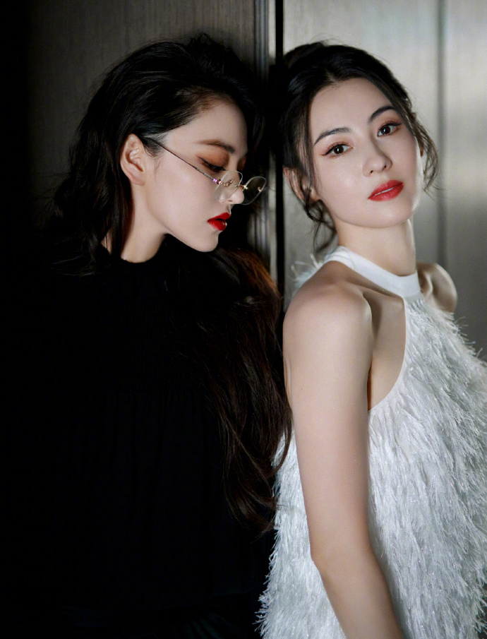 中国美女明星张馨予张柏芝合照怪好看的