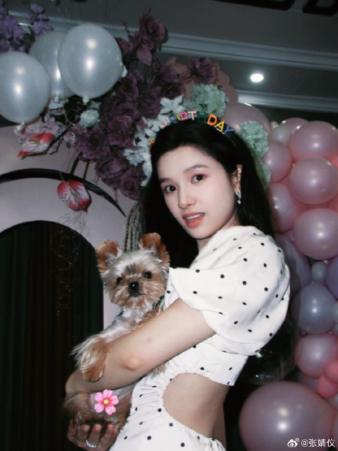 99年湖南美女明星张婧仪生日照图片